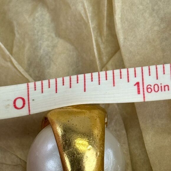 Chanel Vintage 93a Large Faux Pearl Gold Clip On Earrings - Picture 15 of 16